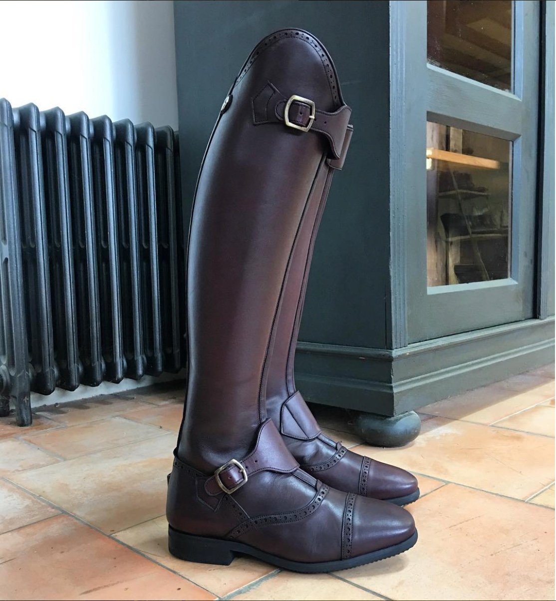 POLO /
Black cherry / Brogue detailing