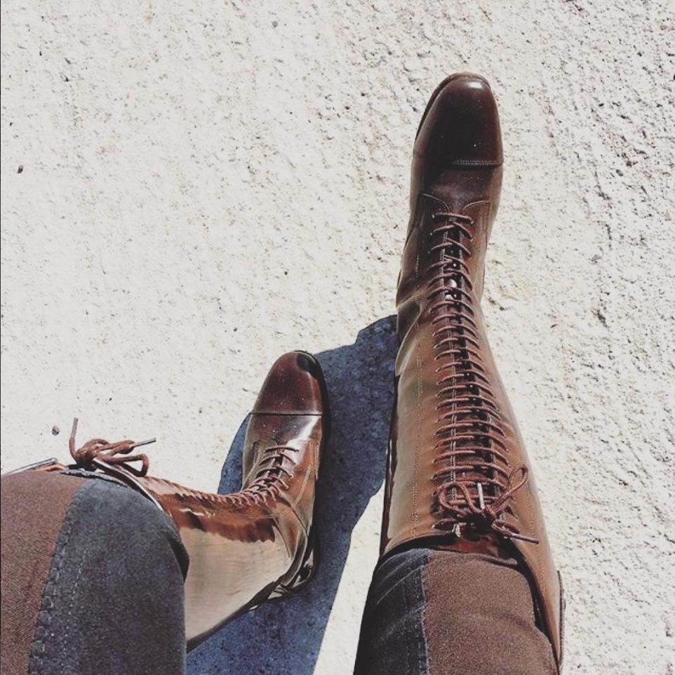 RITA /
Hand-polished brown / Double-stitched toe cap