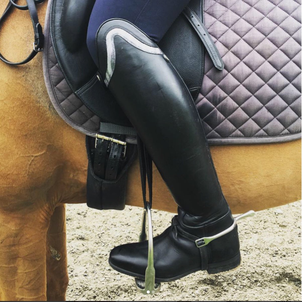 PASSAGE /
Matt black / With zebra inset stripe