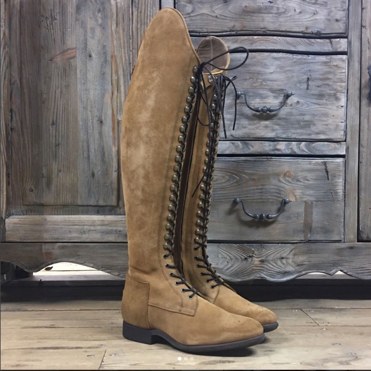 BIA
/ Sand suede / Plain foot