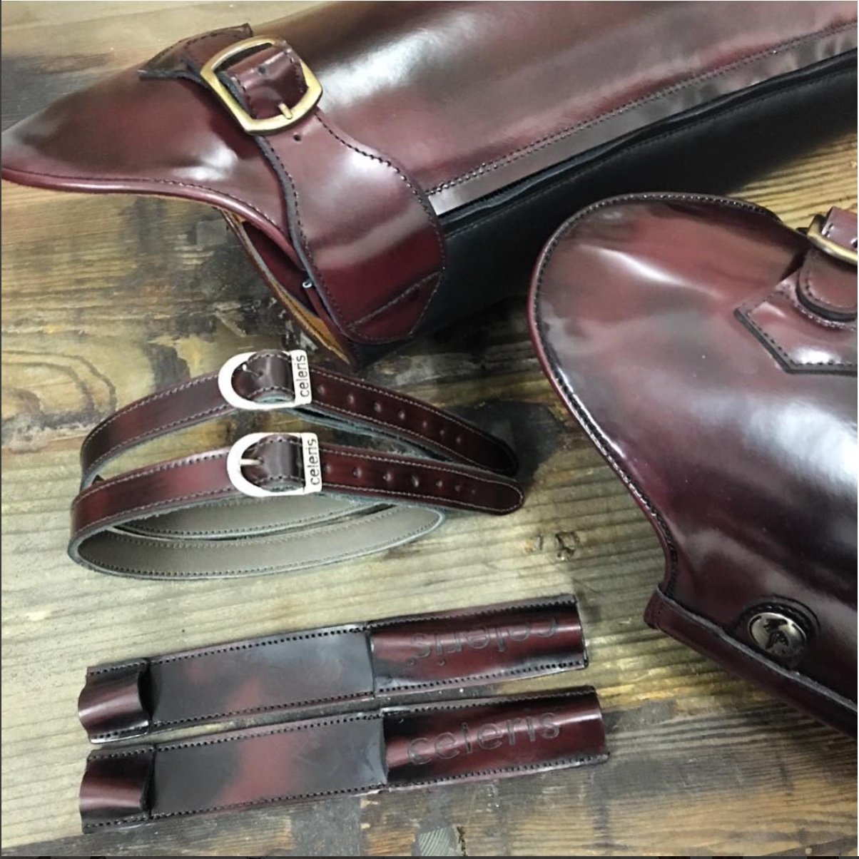 POLO /
Hand-polished Bordeaux