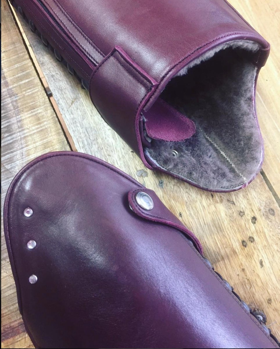 BIA WINTER /
Black cherry / Sheepskin lining and diamante