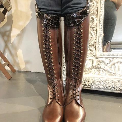 BIA / Chestnut brown with brown croc gloss accents