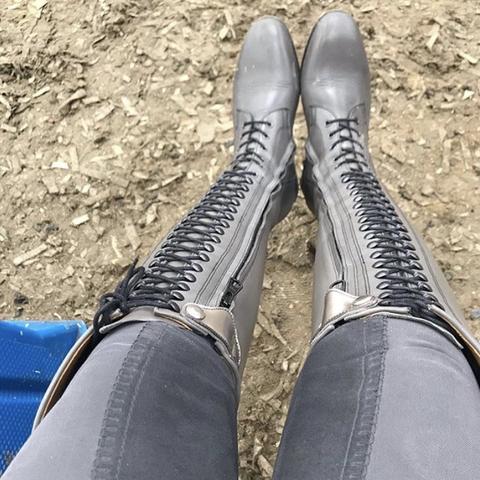 BIA / Light grey with silver accents