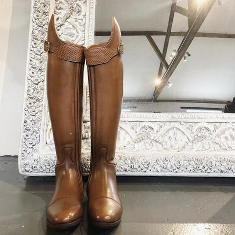 OLIVIA / Cappuccino with faux tan iguana accents