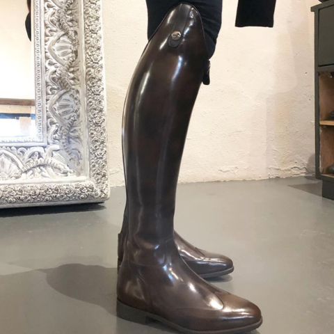 OLIVIA / Hand polished brown