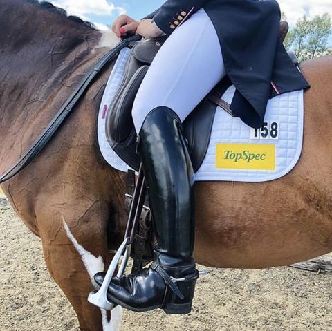 PASSAGE / Polished black