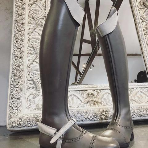 POLO / Light grey with grey suede accents